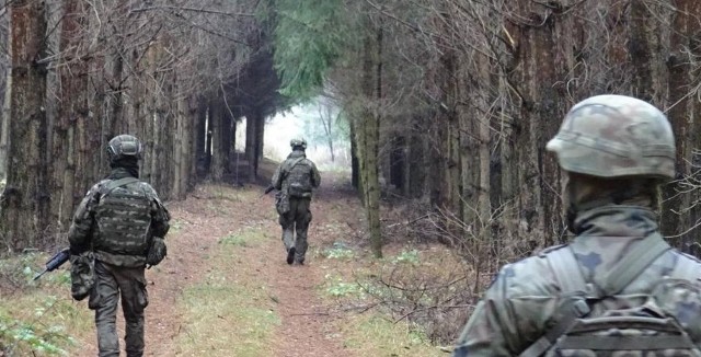 Żołnierze WOT przy granicy z Białorusią