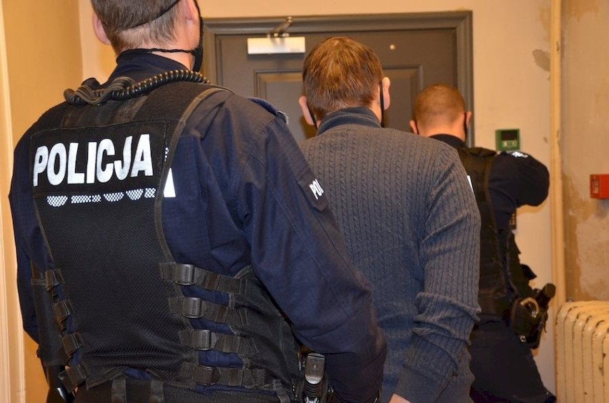 W Gdańsku zatrzymano mężczyznę podejrzanego o składanie propozycji seksualnych 12-latce. Trafił na łowcę pedofilów