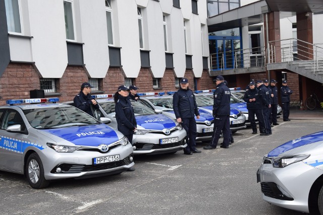 Policjanci z Częstochowy dostali nowe radiowozy hybrydowe. Czy będą z nich zadowoleni?