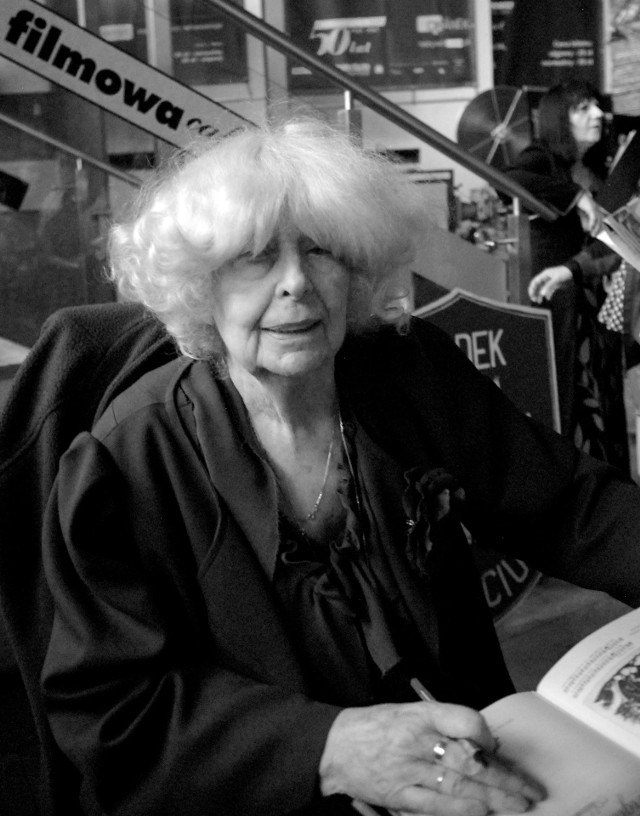 Pisarka, publicystka, honorowa obywatelka Warszawy - Barbara Wachowicz-Napiórkowska zmarła w czwartek w szpitalu w Warszawie.