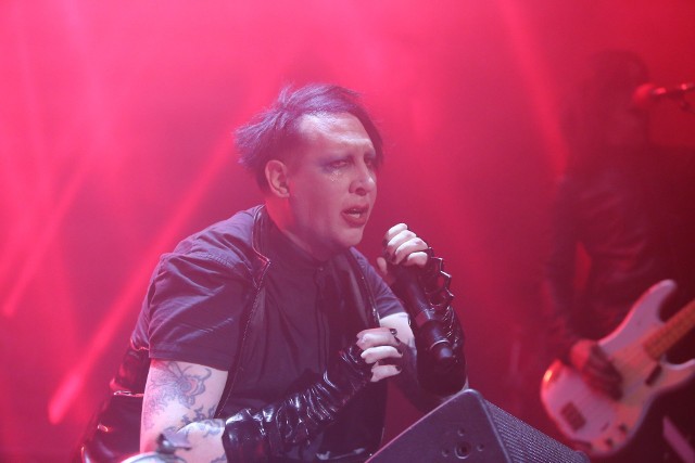 W piatek (21 lipca) w Katowickim Spodku odbył się Metal Hammer Festiwal. To coś dla fanów mocnego brzmienia. Czekali na koncerty już od godz. 14.30, kiedy otwarto bramy spodka. Na scenie pojawili się już członkowie formacji ARRM, Percival Schuttenbach oraz Zeal & Ardor. Potem zagrały również grupy Myrkur i Paradise Lost, a o godz. 21.35 na scenie pojawił się charyzmatyczny Marylin Manson. Co się tam działo! Zobaczcie!