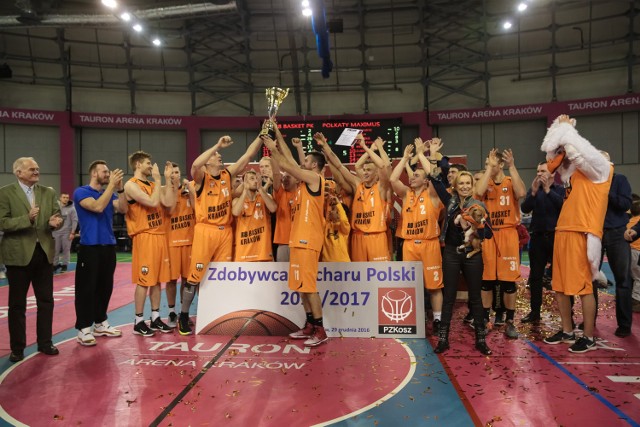 Koszykarze R8 AZS Politechnika Kraków zdobyli Puchar Polski po wygranej z zespołem Polkąty Maximus Kąty Wrocławskie 87:51