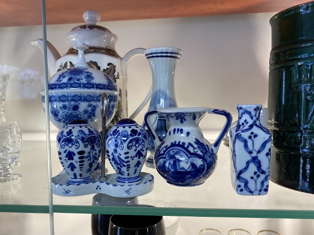 Piękną porcelanę i szkło można było kupić w piątek 22 marca na kieleckich bazarach.Zobaczcie zdjęcia>>>