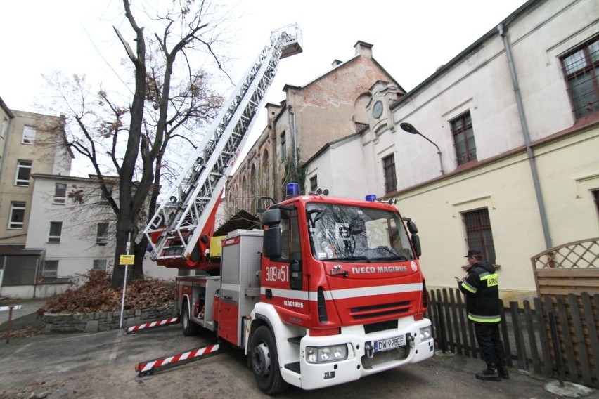 Wypadek przy Żabiej Ścieżce. Strażak spadł z wysokości,...