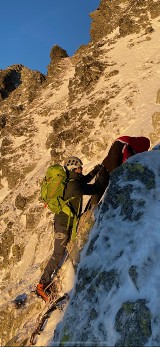 Tatry. Poszli na Rysy w lekkich butach sportowych, dresach. Nie mieli raków, czekanów, ani czołówki