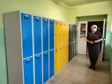 W szkole podstawowej w Rudzie Wielkiej powstały nowe szafki dla uczniów. To kolejna zmiana w tej placówce