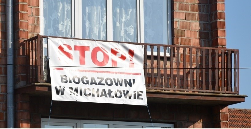 Mieszkańcy Michałowa mówią: "Stop biogazowni". Takie banery...