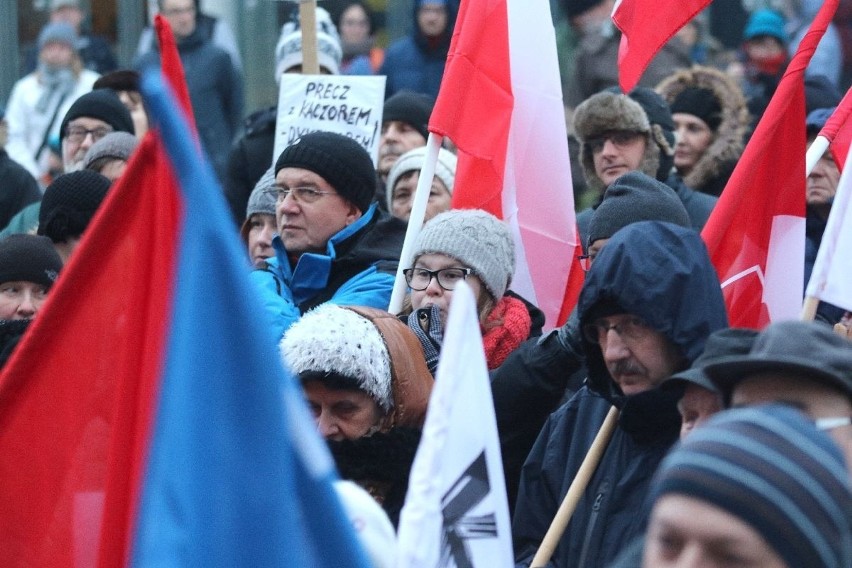 Protest w Kielcach przeciwko rządowi: -  To już przechodzi wszelkie granice