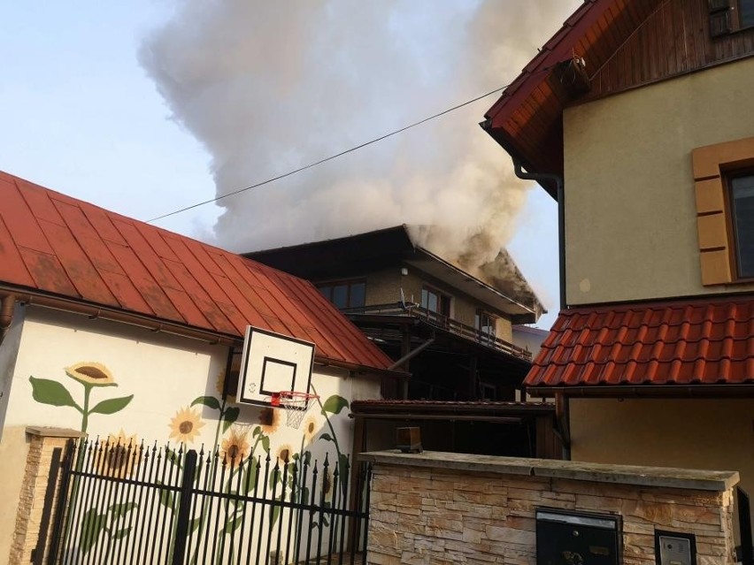 Płonął budynek mieszkalny na osiedlu Lekarka w Wieliczce. W...