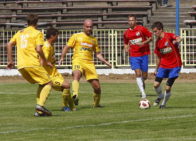 Piłkarze Stali Szczecin wygrali mecz walkowerem.