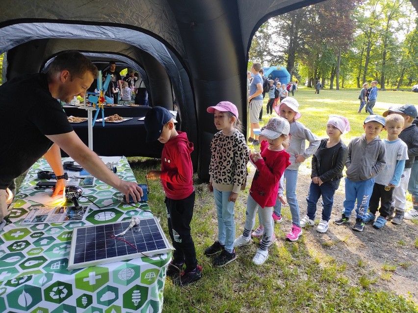Dzieci ze szkół w Rzucowie i Borkowicach z radością uczestniczyły w ekologicznym pikniku