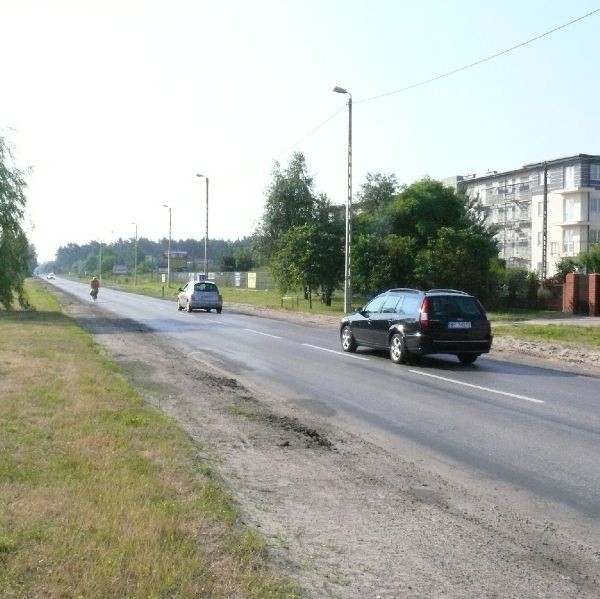 Mieszkańcy Kozienic na remont najruchliwszej trasy w mieście czekają od kilku lat. Mieszkańcy osiedla Polesie do najbliższego przejścia dla pieszych mają nawet pół kilometra.