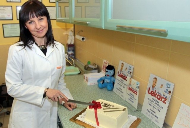 Doktor Justyna Zajączkowska dostała wspaniały tort wraz z gratulacjami od jednej ze swoich pacjentek.