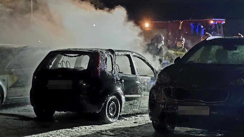 Pożar samochodu na ulicy Połczyńskiej w Koszalinie [ZDJĘCIA] 