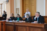 Pracownica sądu w Tomaszowie wyłudziła 1,4 miliona złotych fałszując wyroki. Ruszył proces przed Sądem Okręgowym w Piotrkowie