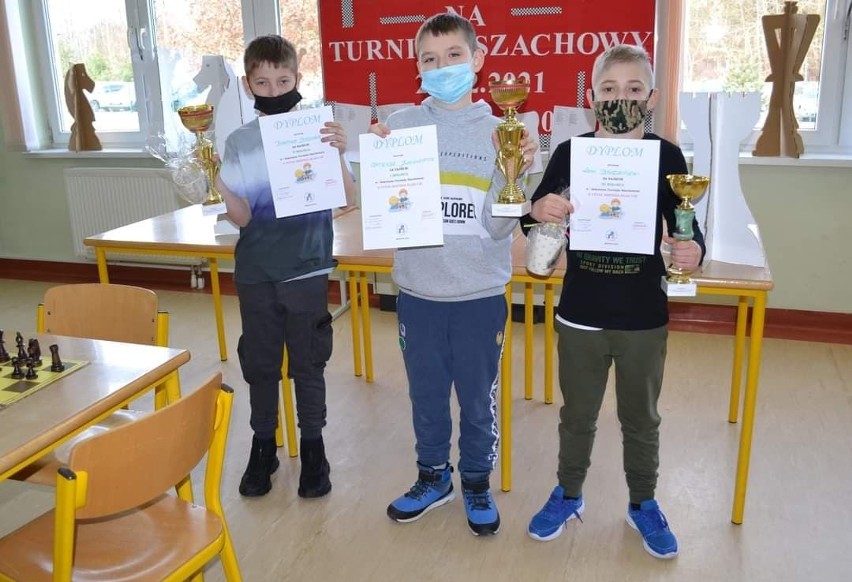 Sekcja szachowa Uczniowskiego Klubu Sportowego „Junior”...