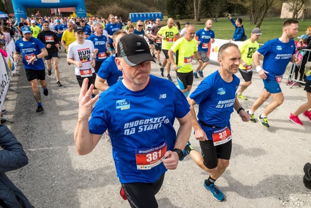 W niedzielę o godzinie 11.00 zawodnicy ruszyli do biegu w ramach cyklu "Bydgoszcz na start", organizowanego przez Kujawsko-Pomorski Związek Lekkiej Atletyki.Podczas imprezy pojawił się komplet uczestników, biegali oni na dystansie 10 kilometrów. Dopisała nie tylko frekwencja ale również pogoda. Zapraszamy do obejrzenia zdjęć z wydarzenia.Pogoda na dzień. Kujawsko-pomorskie, 16.04.2018 [TVN Meteo, x-news]