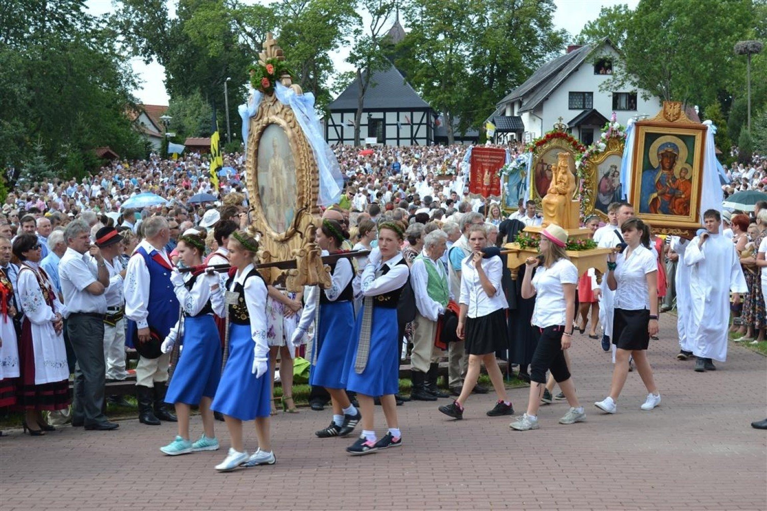 Taniec Z Obrazem Matki Boskiej Na Kaszubach