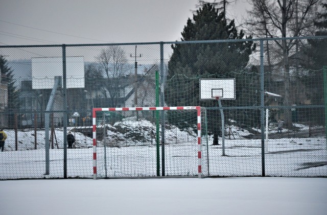 Międzyszkolny Ośrodek Sportowy mieści się przy ul. Stramki