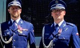 Jaworzno. Honory na Święto Policji. Złota i brązowa odznaka "Zasłużony Policjant" dla dwóch funkcjonariuszy jaworznickiego garnizonu