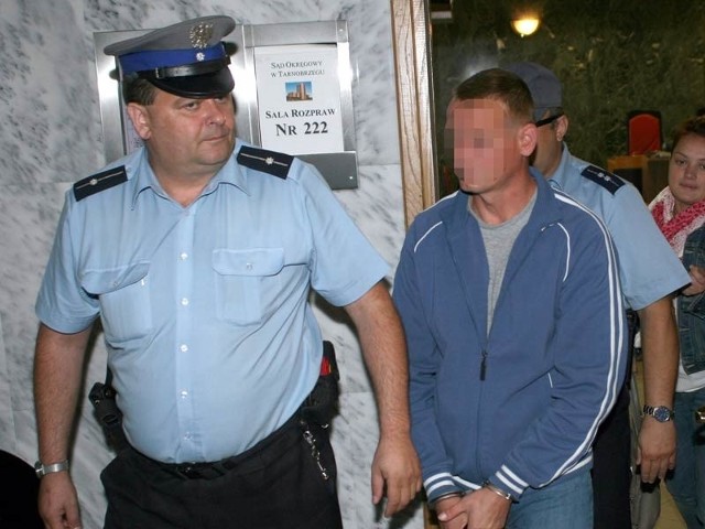 Jerzy Sz. w asyście policjantów opuścił salę rozpraw i został odwieziony do zakładu karnego w Rzeszowie.