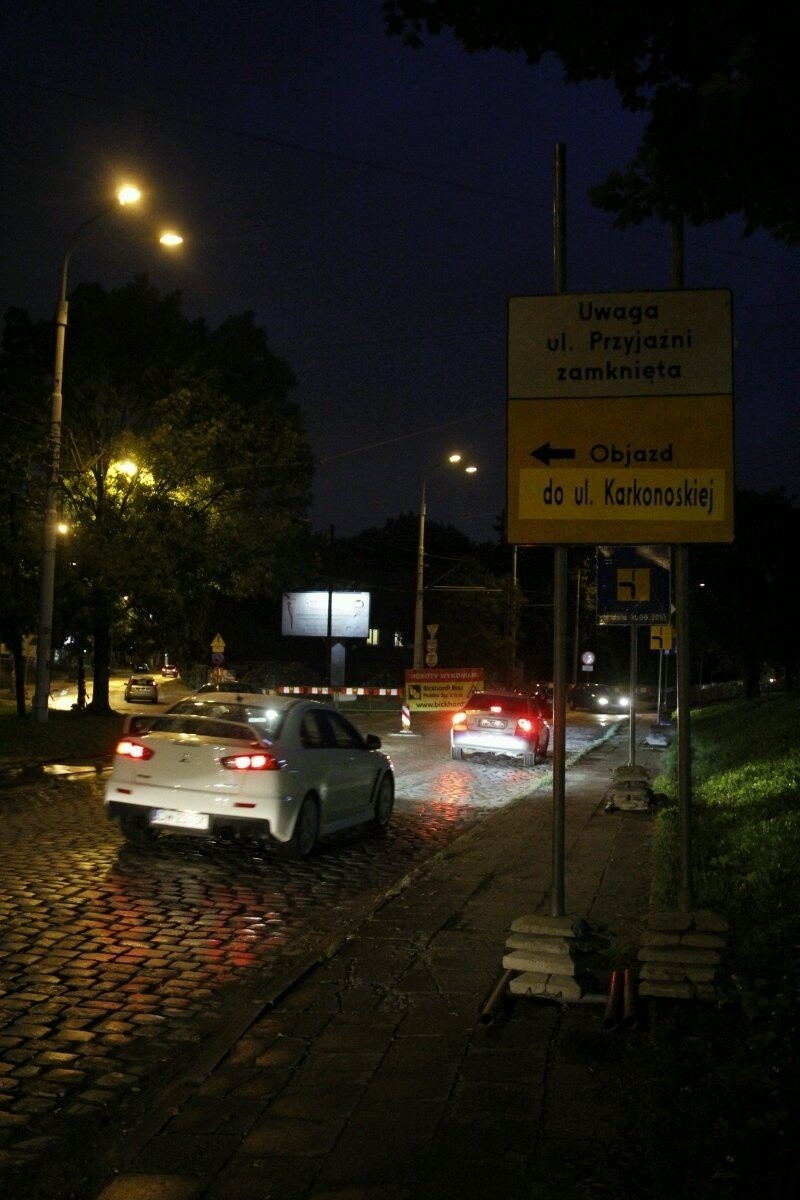 Wrocław: Którędy objazd Przyjaźni? Robotnicy częściowo naprawili swój błąd (FOTO)