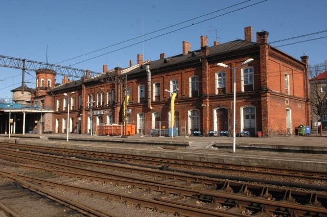 Remont dworca kolejowego w Kostrzynie dobiega końca. Według zapewnień kolei budynek ma zostać oddany do użytku na przełomie listopada i grudnia tego roku.