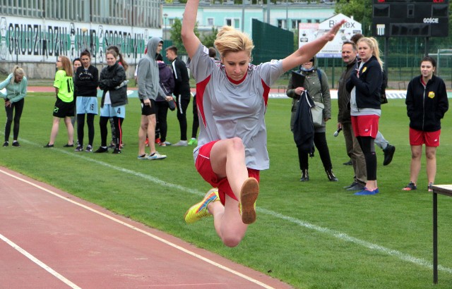 Na stadionie GKS Olimpia w Grudziądzu w środę rozegrane zostały Wojewódzkie Zawody Sportowe Młodzieży OHP  w konkurencjach lekkoatletycznych rywalizowały drużyny OHP z Bydgoszczy, Torunia, Inowrocławia, Włocławka, Brodnicy i Grudziądza.