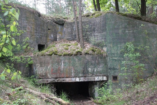 Ten bunkier bronił drogi do Kostrzyna. Ostatnio wzięli go na celownik złomiarze.