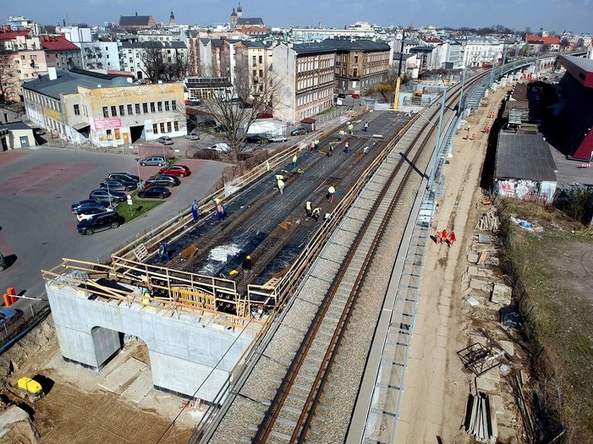 Kraków. Wiadukt kolejowy przy Hali Targowej wymaga dużych zmian [ZDJĘCIA]