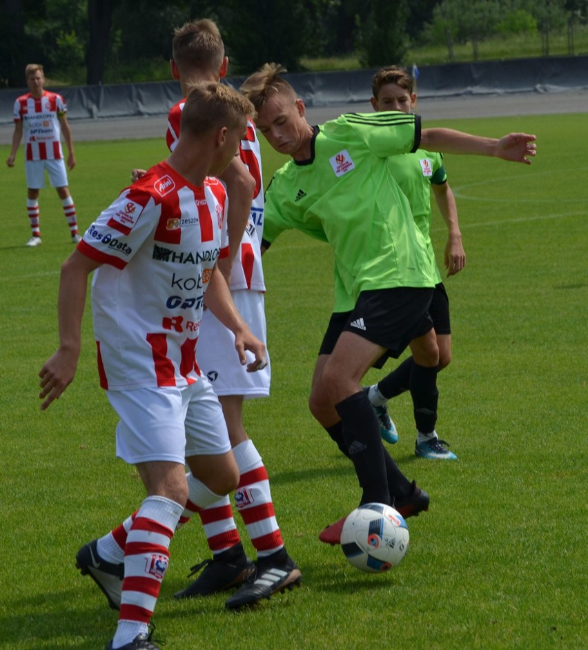 Młodzi piłkarze Karpat Krosno przez 2,5 roku grali w...