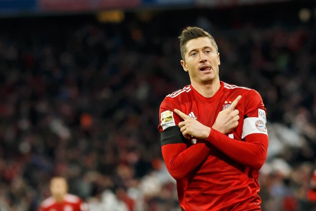 Robert Lewandowski popisał się piękną asystą w meczu z Schalke. Występ okrasił kolejnym golem w Bundeslidze.