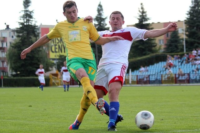 Dominik Dzwonkowski (z lewej) zapewnił Ostrovii punkt na sekundy przed końcem spotkania.