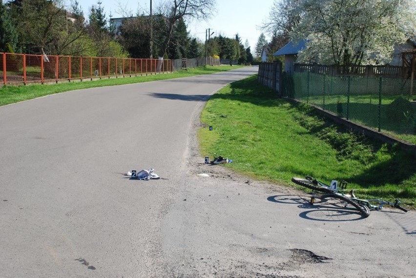 Policjanci z Przeworska wyjaśniają okoliczności wypadku, w...