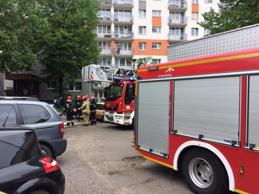 Interwencja straży pożarnej w Sosnowcu na os. Środula....
