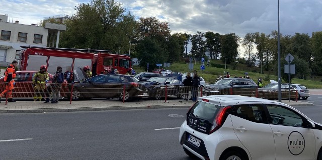 Białystok. Karambol na Kalinowskiego. Cztery auta rozbite. Jedna osoba poszkodowana