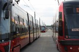 Wypadek na Retkini w Łodzi. Zderzyły się auto osobowe i tramwaj, zablokowany był ruch tramwajowy. Na miejscu policja