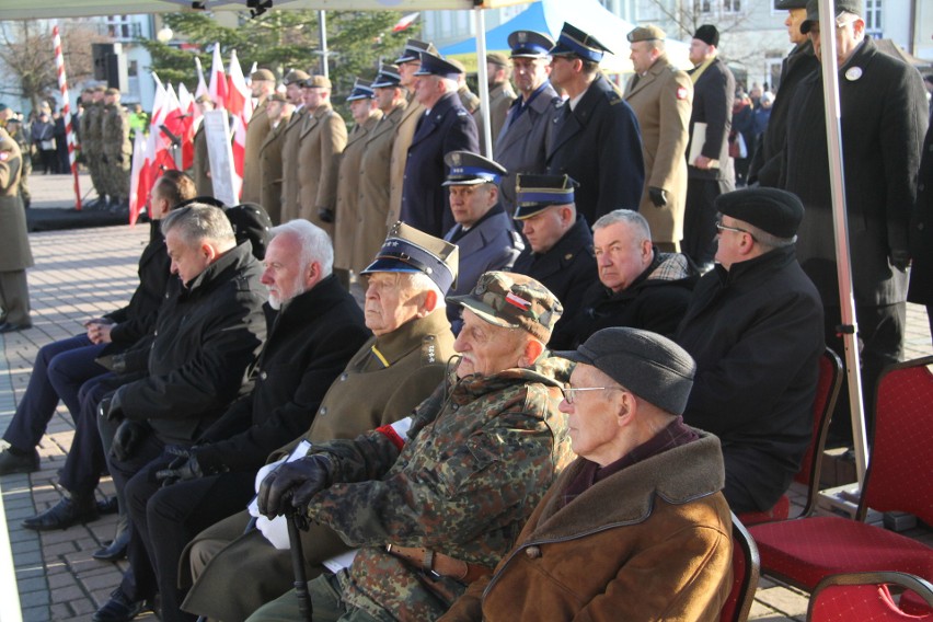 Na Placu Bartosza Głowackiego w Tarnobrzegu  „Terytorialsi” wypowiedzieli rotę przysięgi wojskowej. Było bardzo uroczyście (duzo zdjęć)