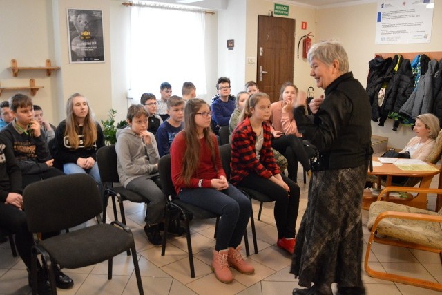 W siedzibie Miejskiej Komisji Rozwiązywania Problemów Alkoholowych w Sławnie odbyło się spotkanie z uczniami sławieńskich szkół na temat wolontariatu.