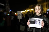 Białystok. Manifestacja "Ani jednej więcej" na Rynku Kościuszki. To reakcja na śmierć Izy, której nie wykonano aborcji (ZDJĘCIA)
