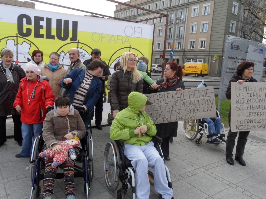 Protest rodziców dzieci niepełnosprawnych w Częstochowie