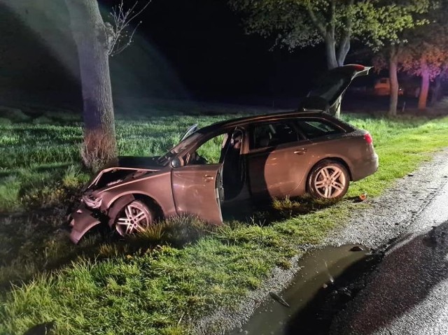 Doszło do zderzenia trzech pojazdów: busa i dwóch aut osobowych. Ranną osobę zabrano do szpitala.