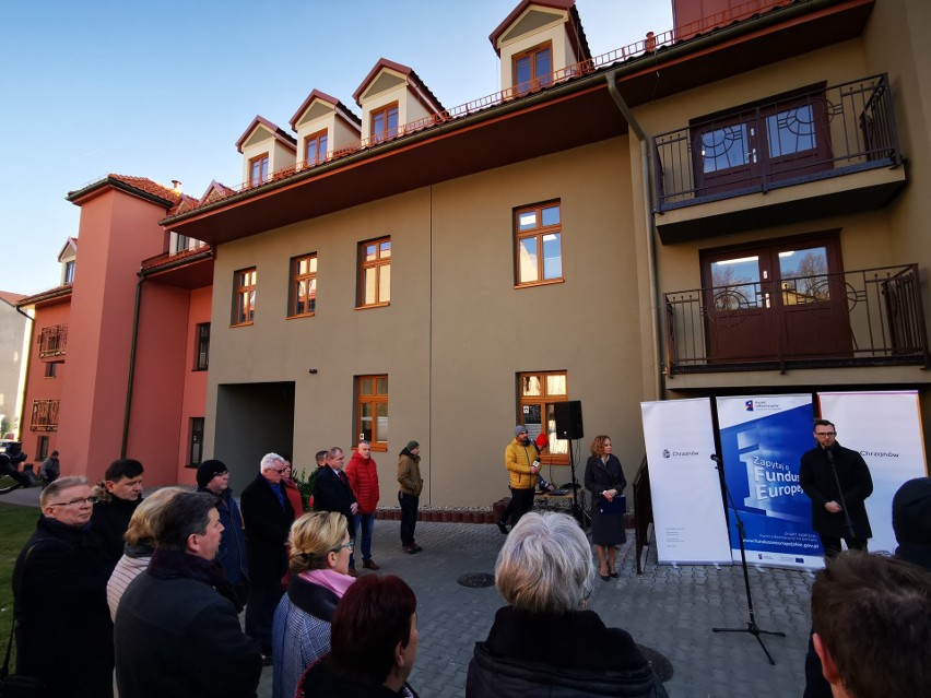 Chrzanów. Ośrodek Pomocy Społecznej ma nową siedzibę. Stara kamienica skrywa zabytkowe elementy [ZDJĘCIA]