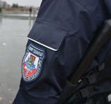 Suwałki. Pobili kierowcę BMW, bo wymusił pierwszeństwo. Skruszeni napastnicy sami zgłosili się na policję