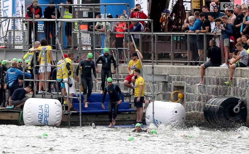 Niemal 700 osób wystartowało w tegorocznym triathlonie w...