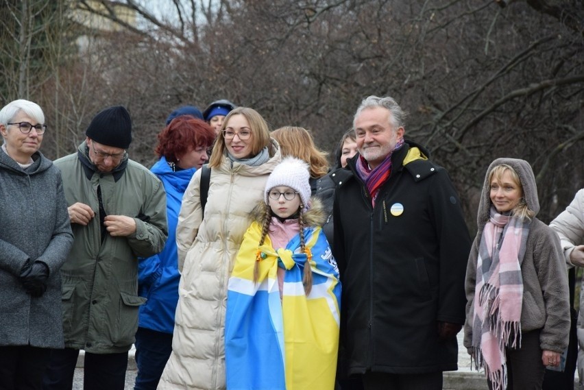 Mieszkańcy Gdyni w geście solidarności z Ukrainą, ułożyli...