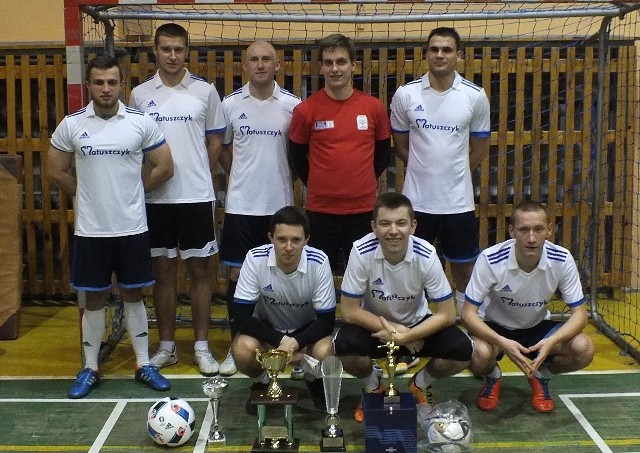 Drużyna ZPUH Matuszczyk wygrała czwartą edycję Pińczowskiej Ligi Firm o Puchar burmistrza miasta i gminy Pińczów Włodzimierza Baduraka.