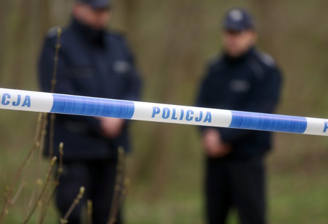 Policjanci musieli kilka godzin pilnować ciała mężczyzny, który zmarł w parku im. Kochanowskiego w Bydgoszczy