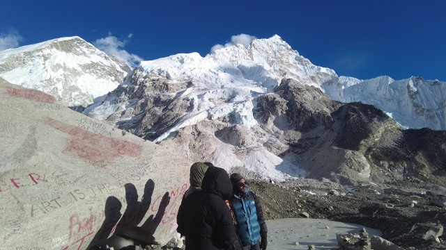 Rodzice zabrali dwuletniego synka do obozu pod Mount Everest