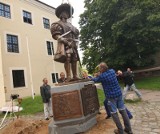 Pomnik Bogusława X stoi już przed Zamkiem Książąt Pomorskich (zdjęcia)